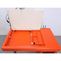 Italiaans vintage design bureau met stoel en bureaulamp